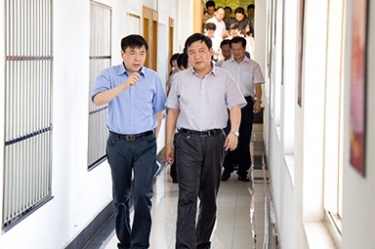 2012年7月5日，时任嘉兴市委书记李卫宁一行调研公司党建工作