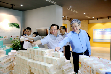 2019年 5月22日，时任浙江省社会组织综合党委专职副书记、省民政厅社会组织管理局局长蔡国华莅临CA88纸业调研企业发展情况和党建工作