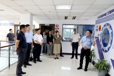 2020年7月29日，时任浙江省政协常委、社法委副主任、省总工会副主席、一级巡视员董建伟莅临CA88纸业调研新时代工匠培育工作